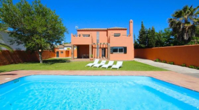 chalet Junto a la playa con piscina privada, La Breña
